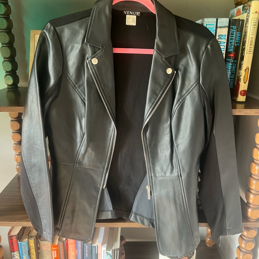 VENUS Sleek Black Leather Jacket